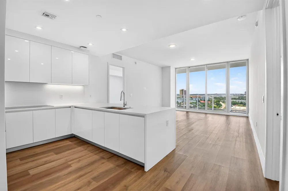 220 Lake Shore Drive #1511 West Palm Beach, FL 33403