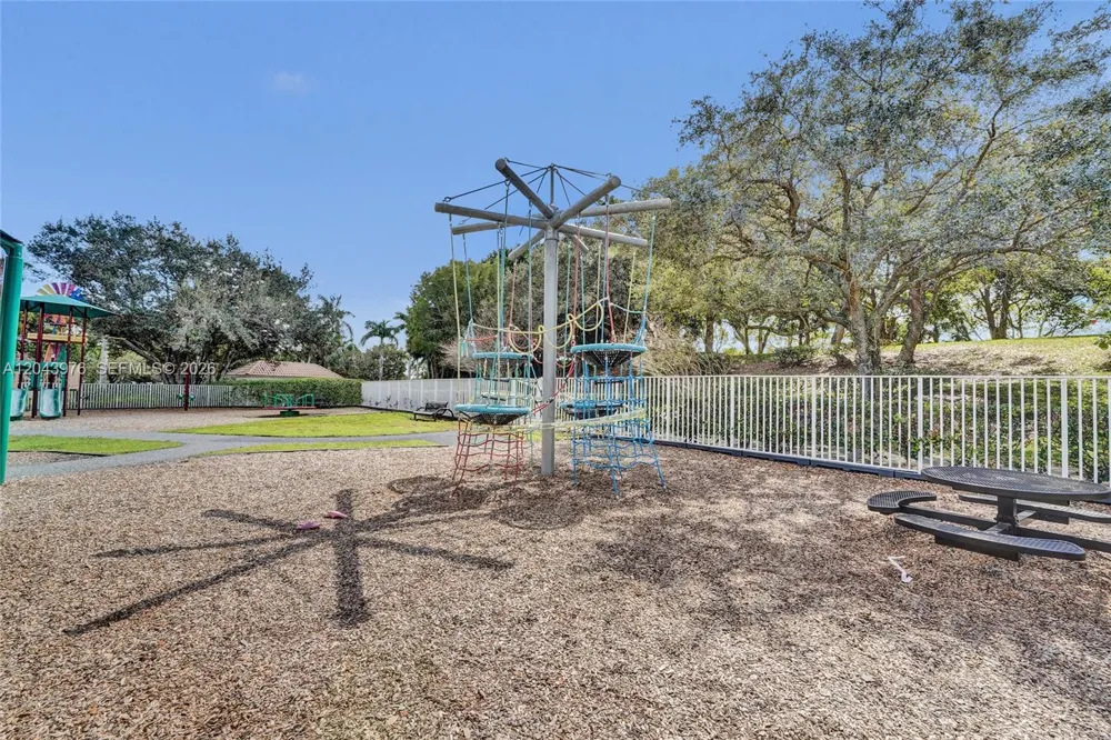 4444 Dogwood Cir Weston, FL 33331