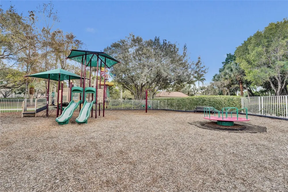 4444 Dogwood Cir Weston, FL 33331