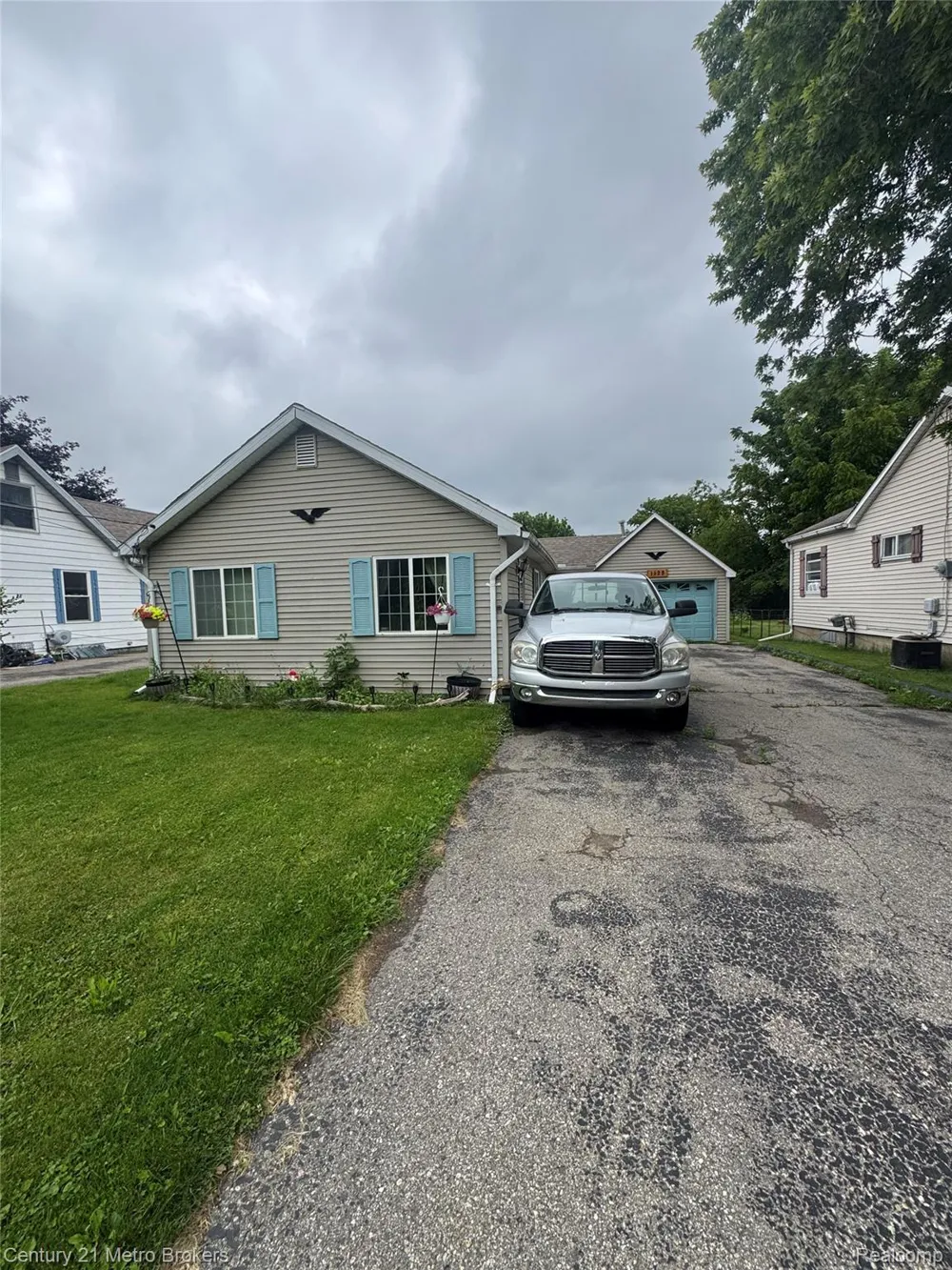 1128 W Parkwood Avenue Flint Charter Township, MI 48507
