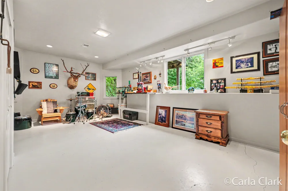 9899 Twelve Point Drive NE Courtland Township, MI 49341