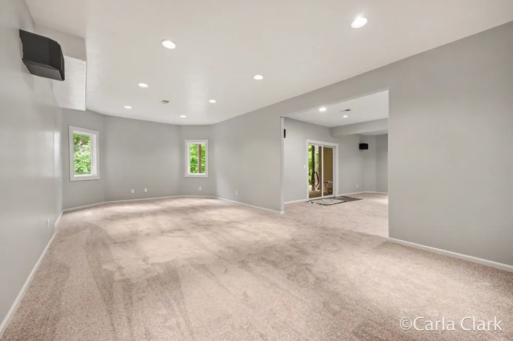 9899 Twelve Point Drive NE Courtland Township, MI 49341