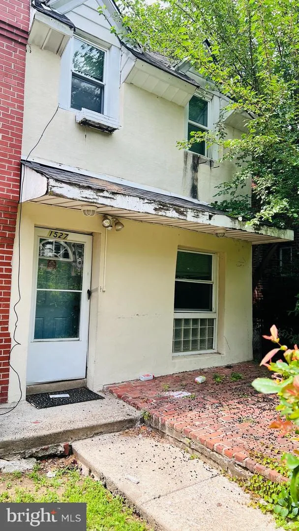 1527 E DUVAL STREET Philadelphia, PA 19138
