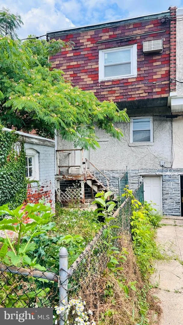 1527 E DUVAL STREET Philadelphia, PA 19138