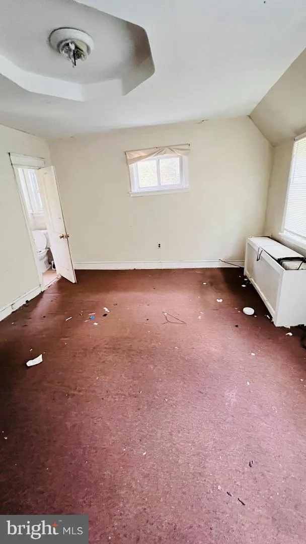 1527 E DUVAL STREET Philadelphia, PA 19138