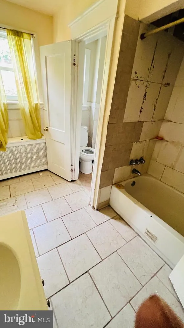 1527 E DUVAL STREET Philadelphia, PA 19138