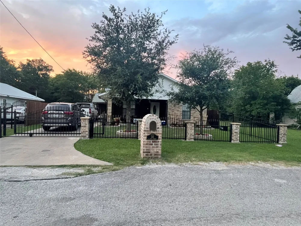 311 E 9th Street Ferris, TX 75125