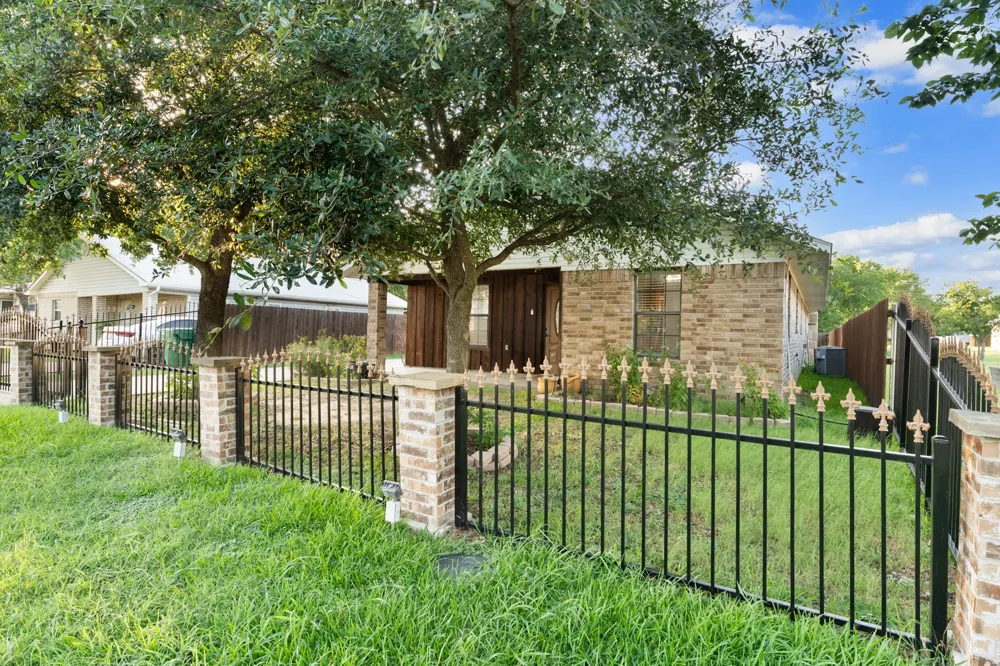 311 E 9th Street Ferris, TX 75125