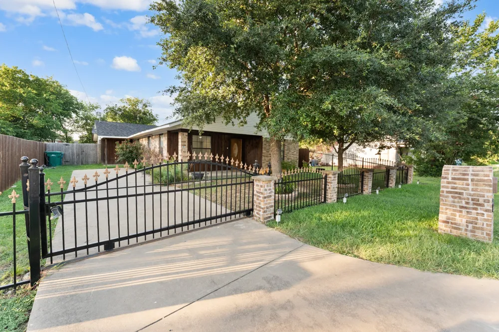 311 E 9th Street Ferris, TX 75125