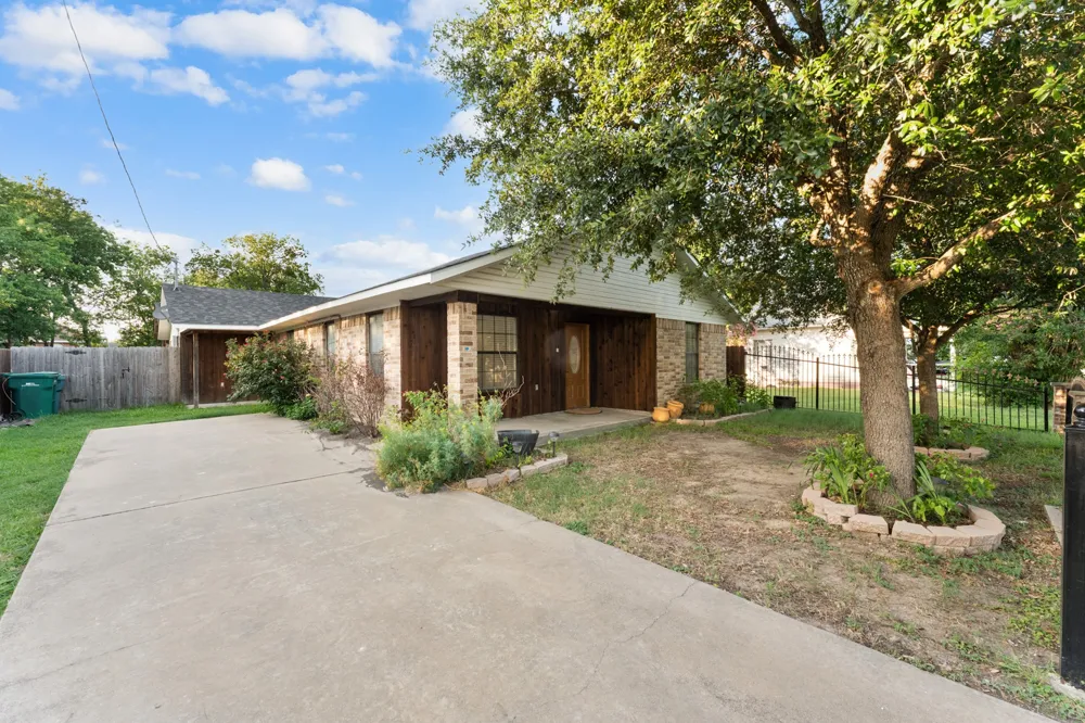 311 E 9th Street Ferris, TX 75125