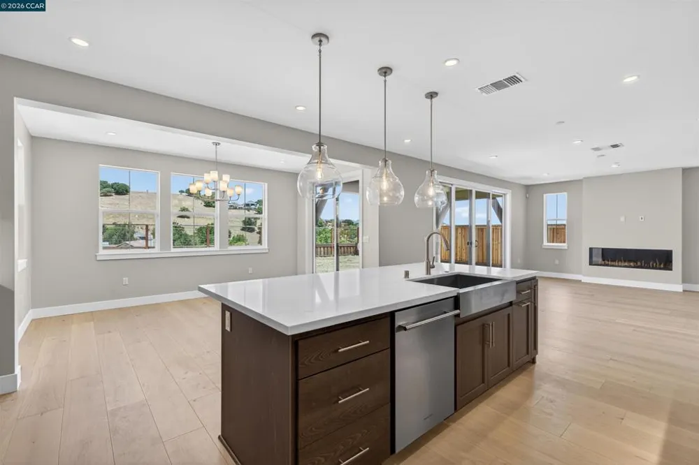 46 Red Barn Court Petaluma, CA 94952