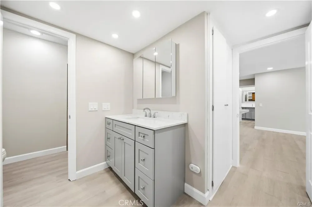 23515 Lyons Avenue #291 Valencia, CA 91355