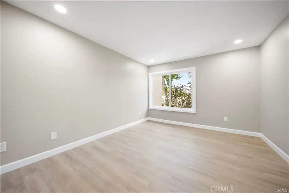 23515 Lyons Avenue #291 Valencia, CA 91355