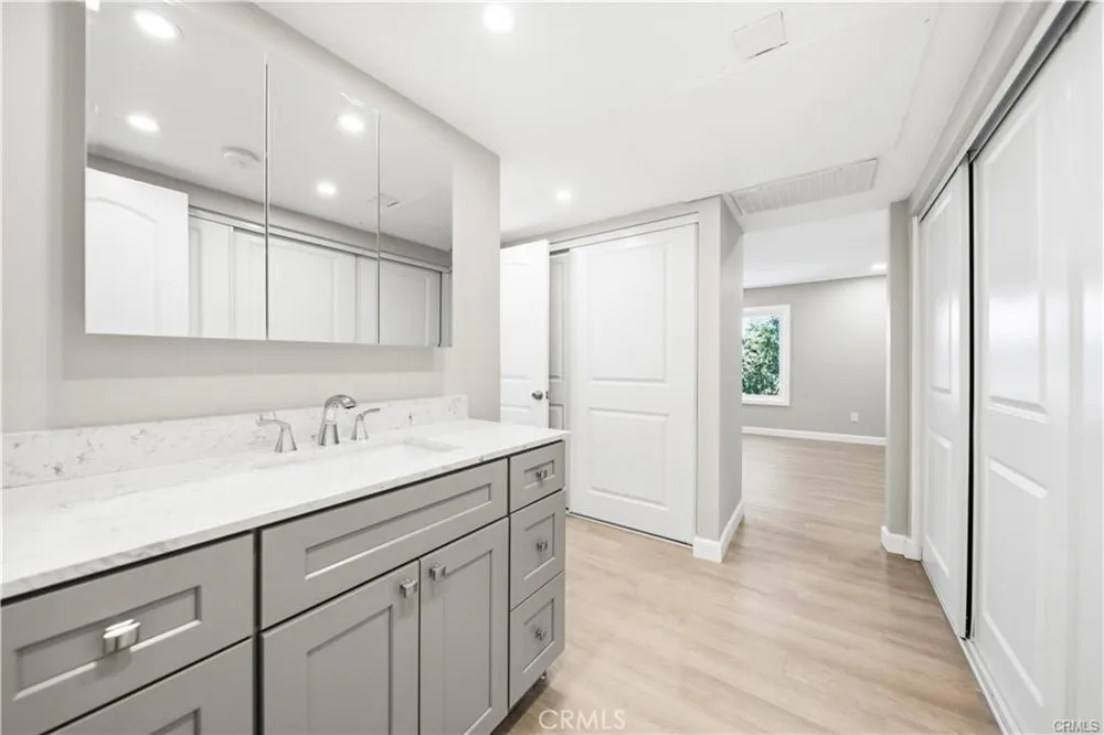 23515 Lyons Avenue #291 Valencia, CA 91355