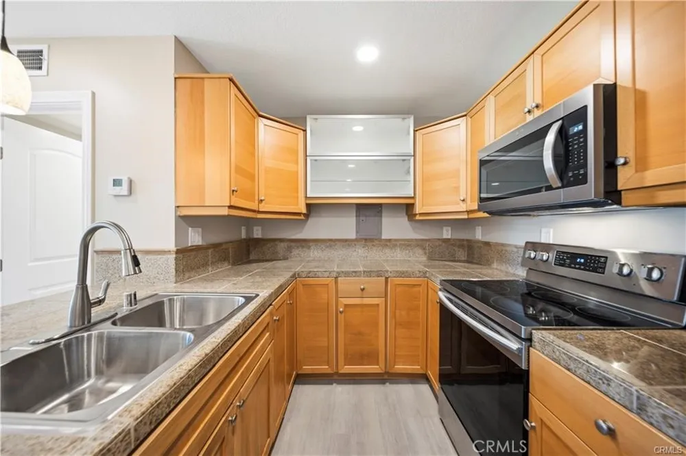 23515 Lyons Avenue #291 Valencia, CA 91355