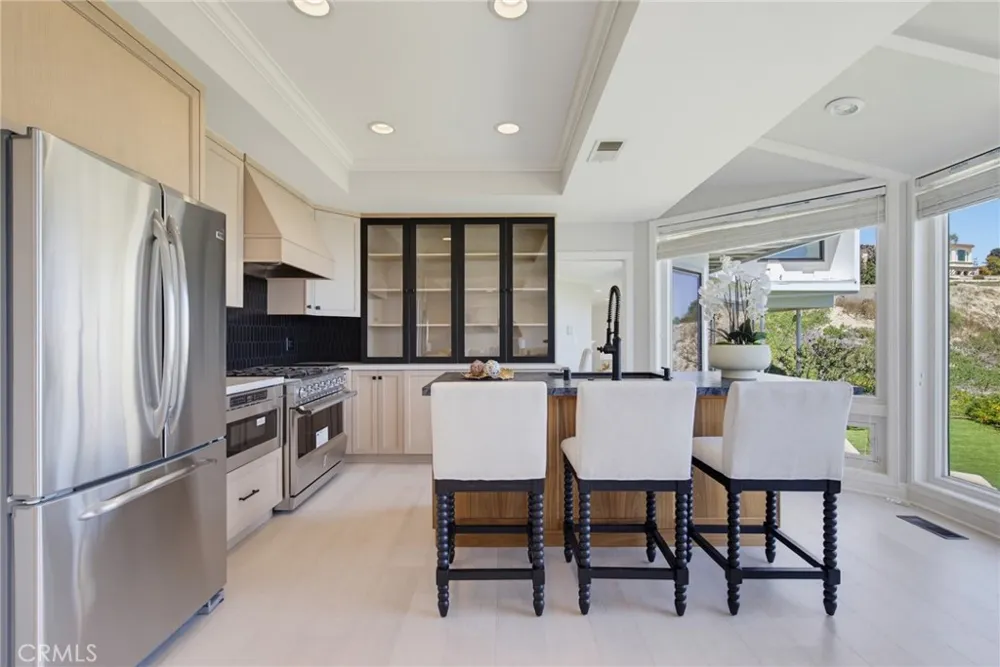 8 Burrell Lane Rancho Palos Verdes, CA 90275