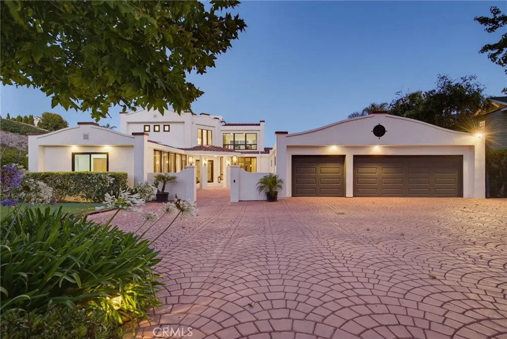 8 Burrell Lane Rancho Palos Verdes, CA 90275