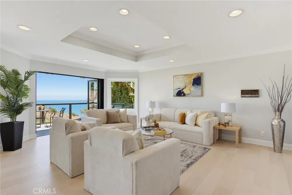8 Burrell Lane Rancho Palos Verdes, CA 90275