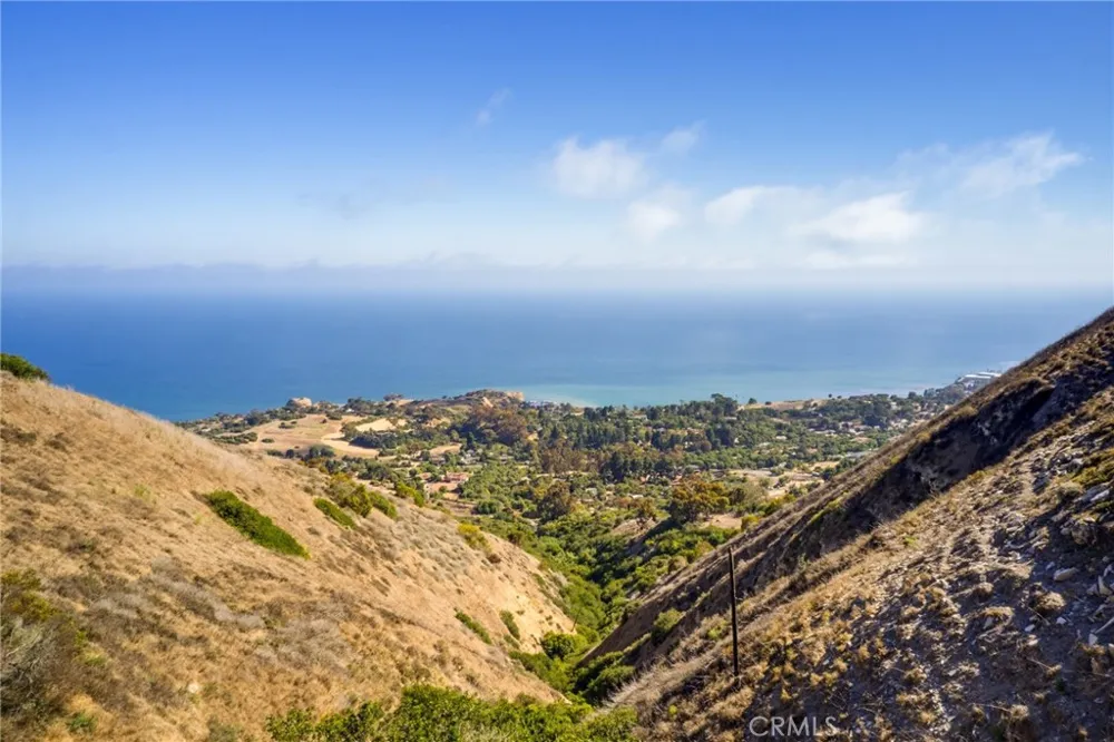 8 Burrell Lane Rancho Palos Verdes, CA 90275