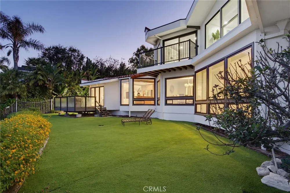 8 Burrell Lane Rancho Palos Verdes, CA 90275