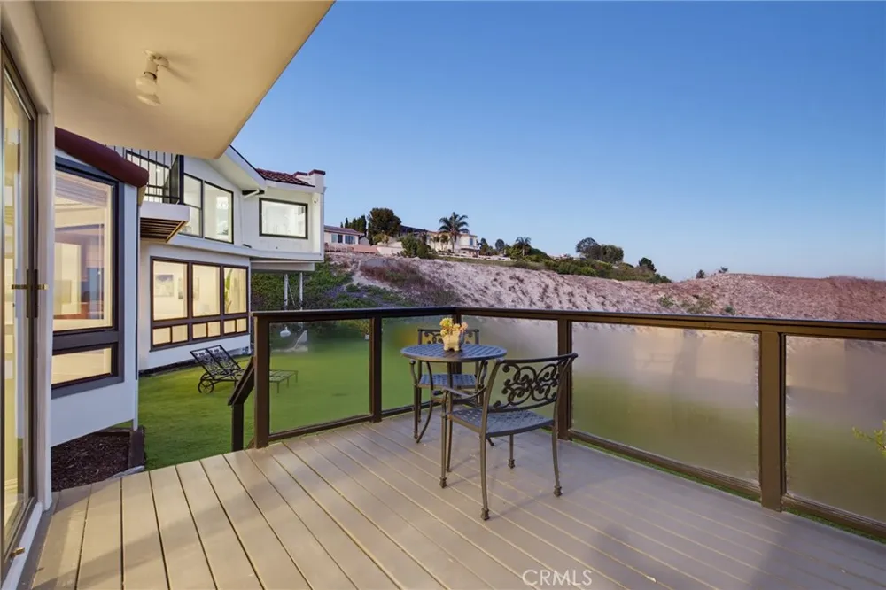 8 Burrell Lane Rancho Palos Verdes, CA 90275