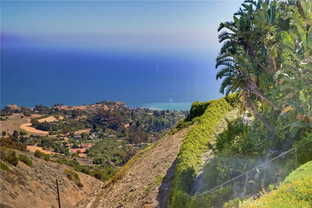 8 Burrell Lane Rancho Palos Verdes, CA 90275