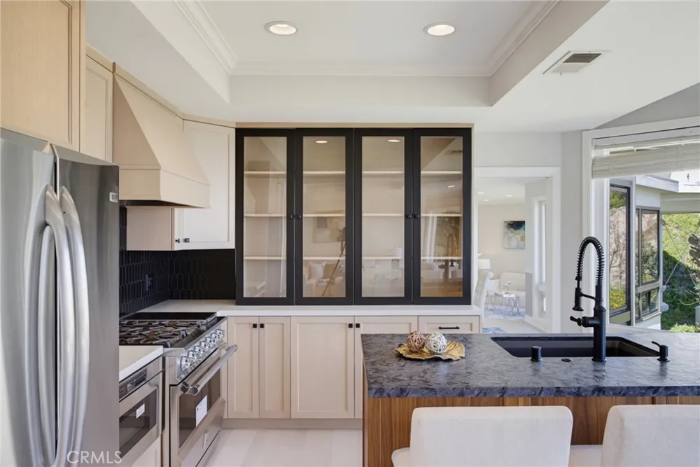 8 Burrell Lane Rancho Palos Verdes, CA 90275