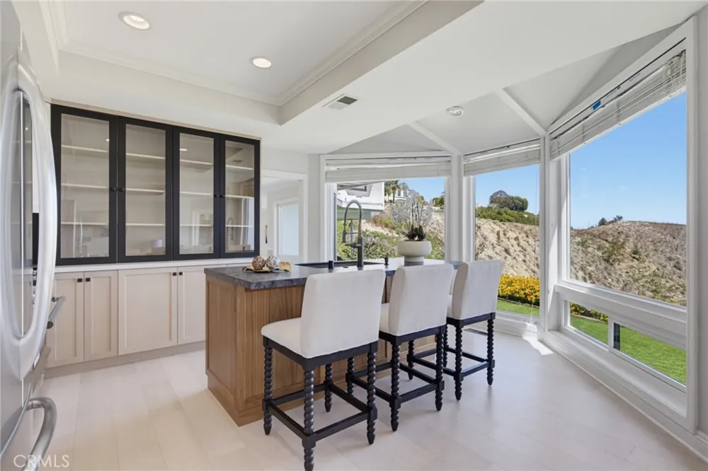 8 Burrell Lane Rancho Palos Verdes, CA 90275