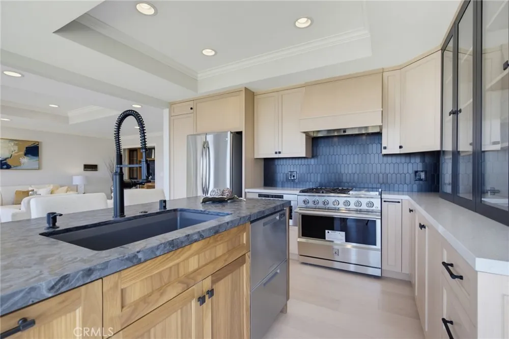 8 Burrell Lane Rancho Palos Verdes, CA 90275