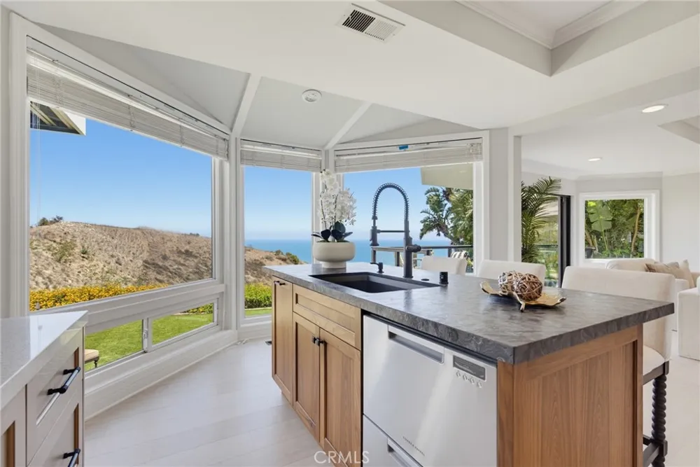 8 Burrell Lane Rancho Palos Verdes, CA 90275