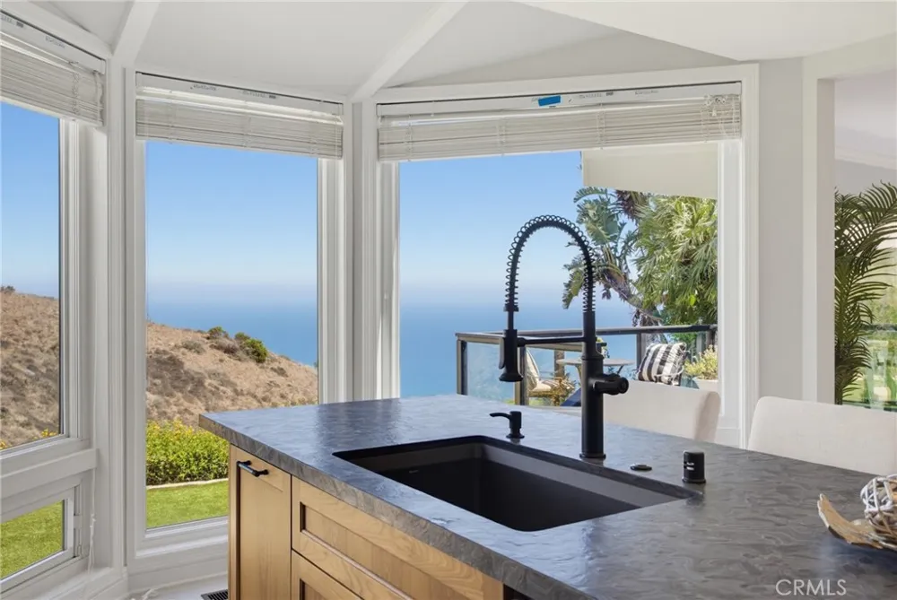 8 Burrell Lane Rancho Palos Verdes, CA 90275