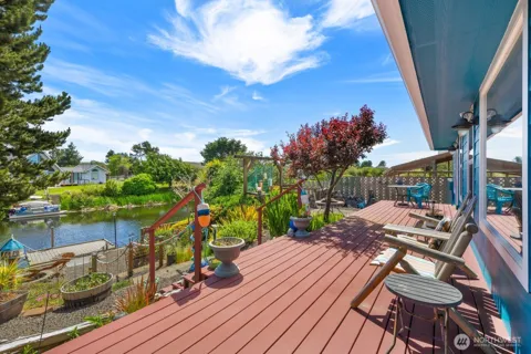 161 Razor Clam Drive SW