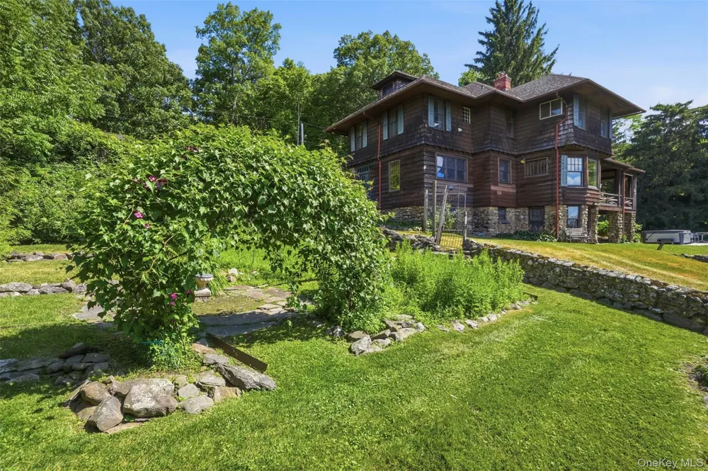37 Ridge Road Cornwall, NY 12518