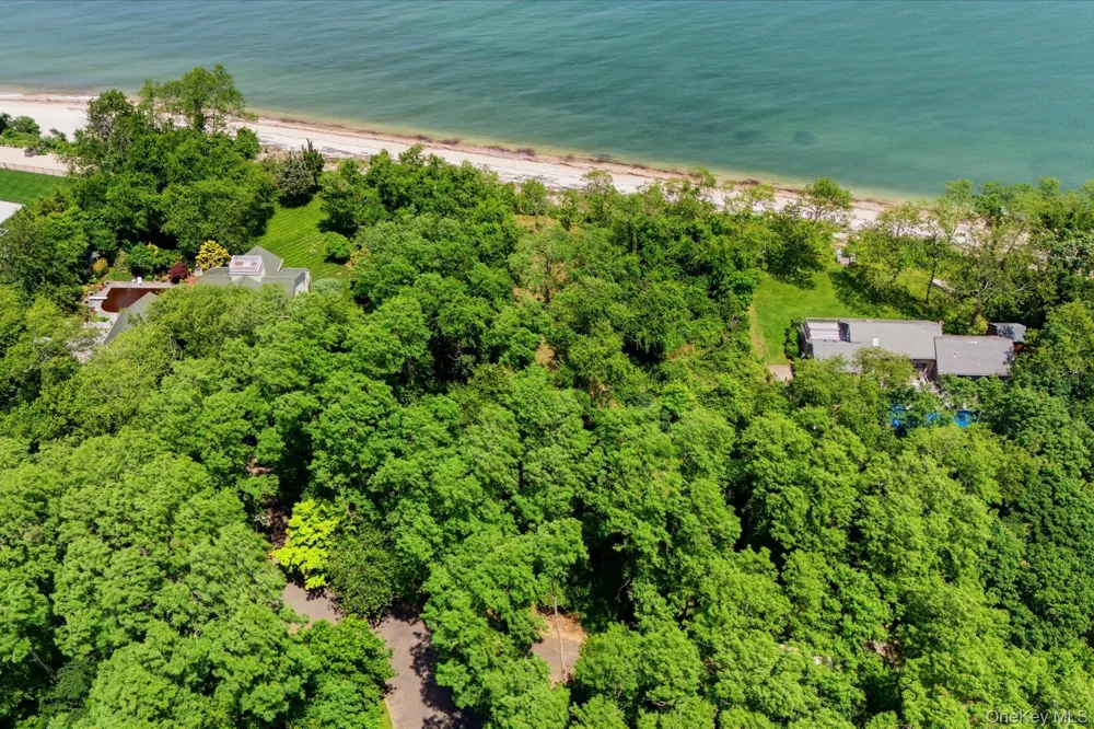 75 Pettys Drive Orient, NY 11957