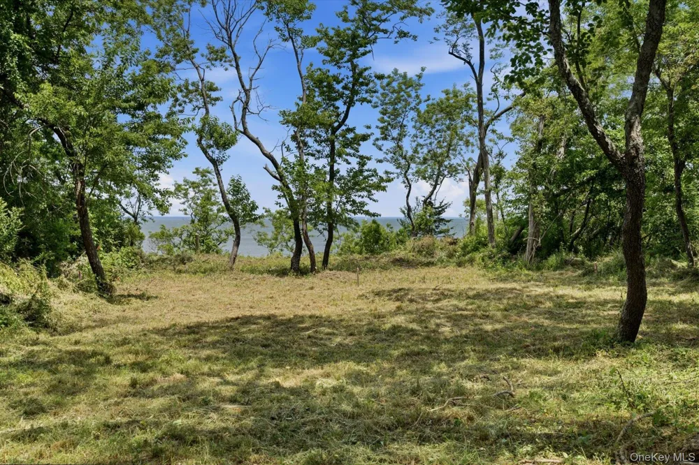 75 Pettys Drive Orient, NY 11957