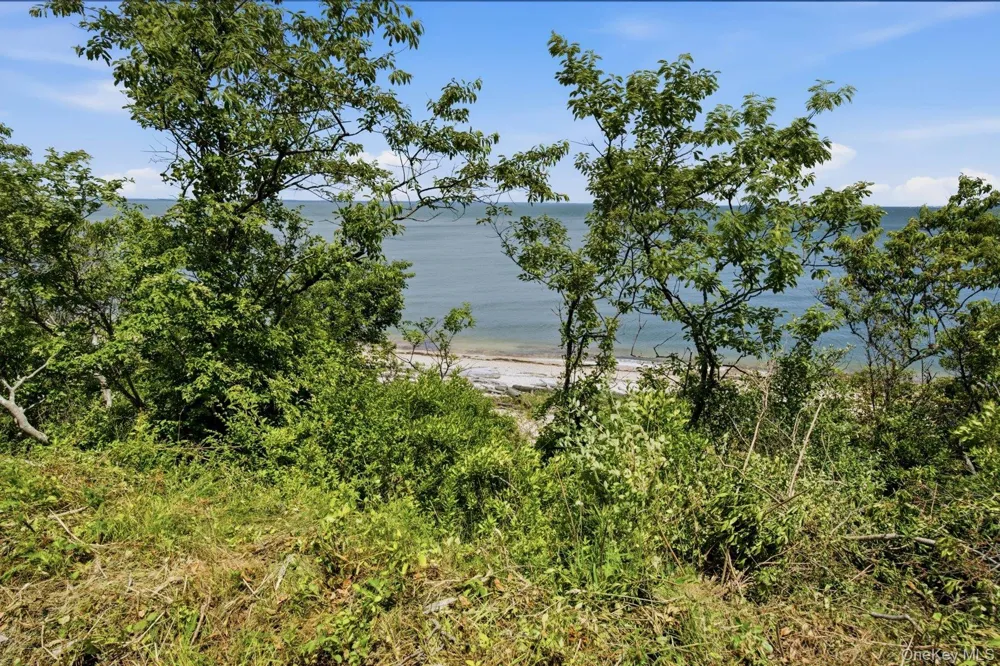 75 Pettys Drive Orient, NY 11957