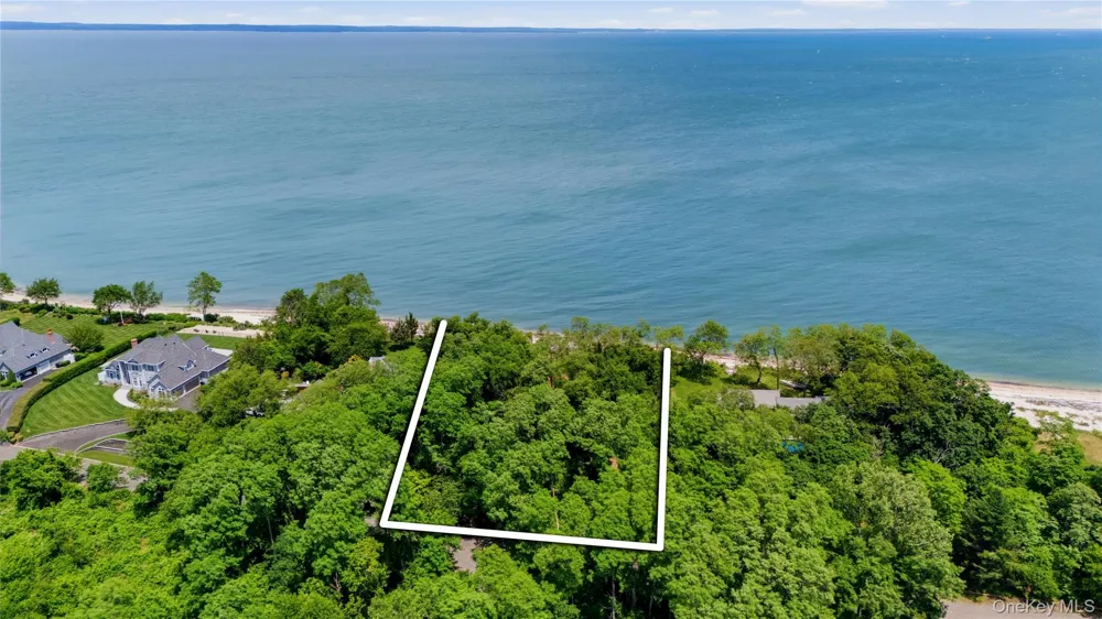 75 Pettys Drive Orient, NY 11957