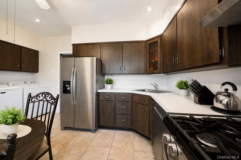 6149 62nd Avenue Middle Village, NY 11379