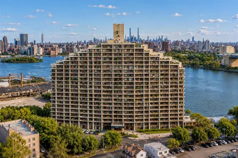 25-40 Shore Boulevard #15Q