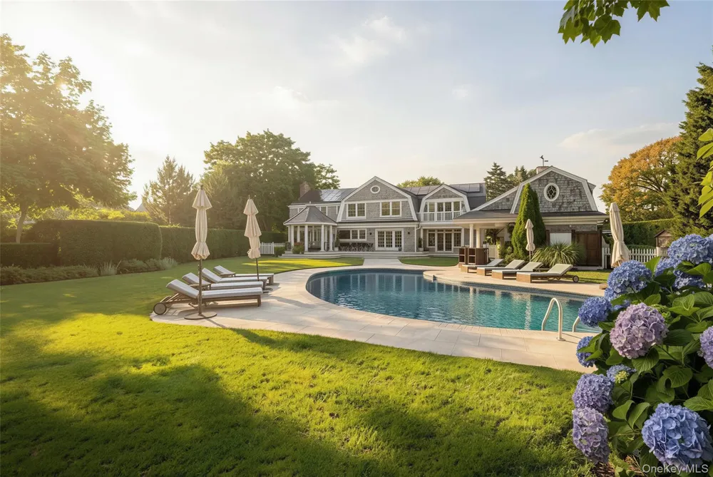 275 Main Street Westhampton Beach, NY 11978