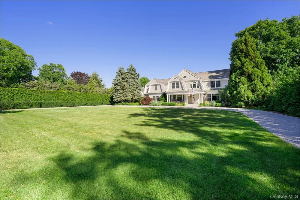 275 Main Street Westhampton Beach, NY 11978