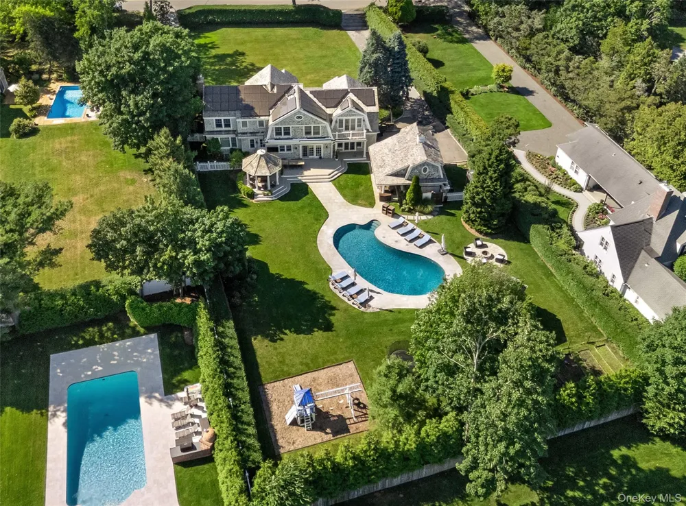 275 Main Street Westhampton Beach, NY 11978