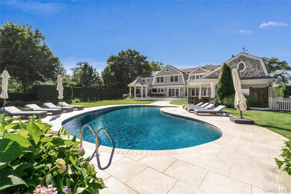 275 Main Street Westhampton Beach, NY 11978