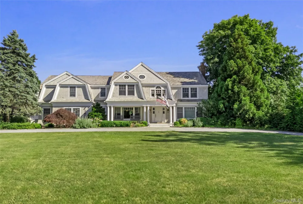 275 Main Street Westhampton Beach, NY 11978