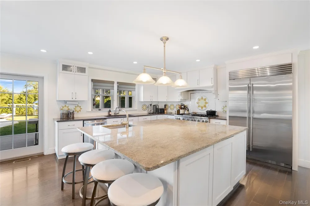 275 Main Street Westhampton Beach, NY 11978