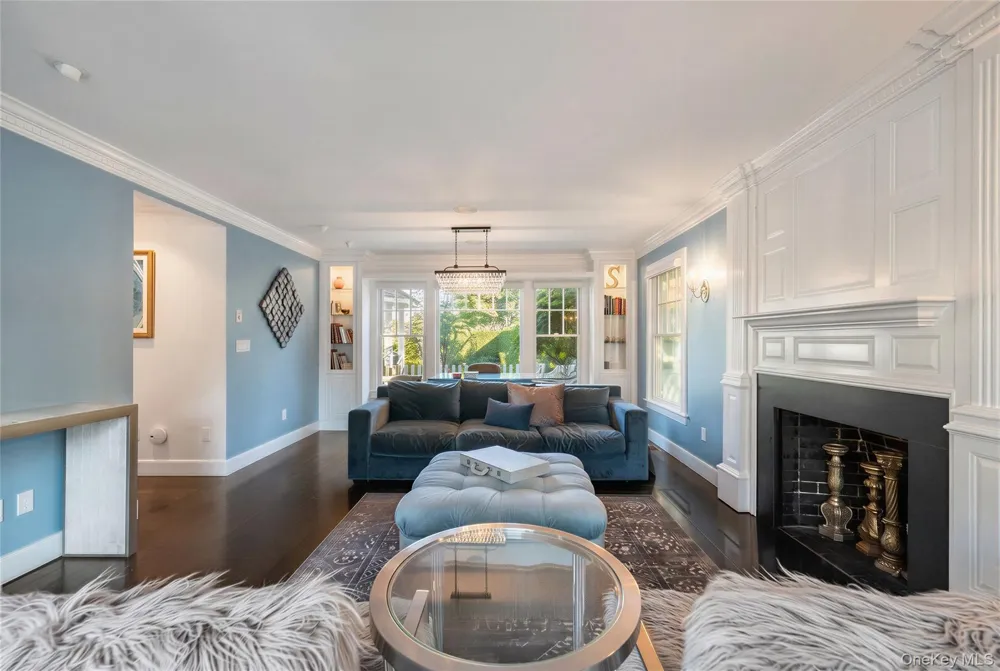 275 Main Street Westhampton Beach, NY 11978
