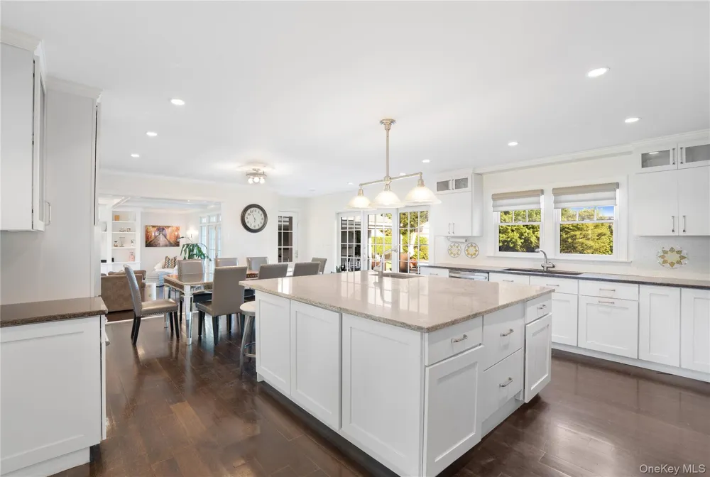 275 Main Street Westhampton Beach, NY 11978