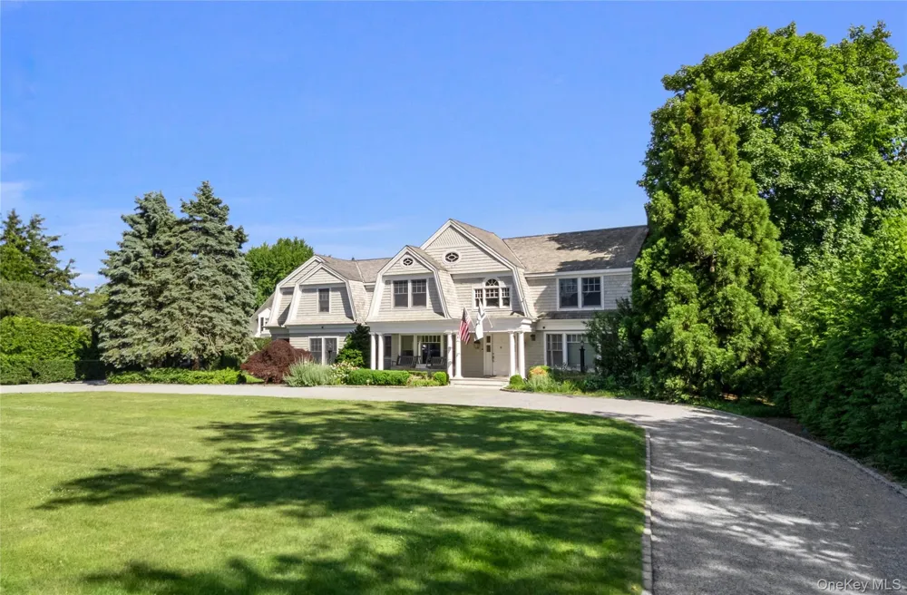 275 Main Street Westhampton Beach, NY 11978