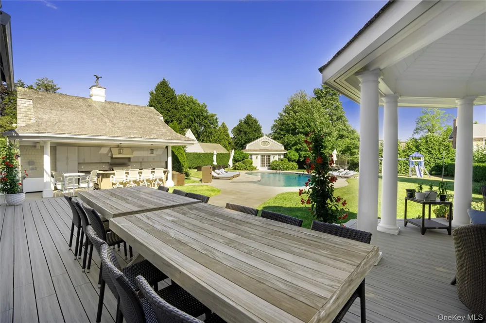 275 Main Street Westhampton Beach, NY 11978