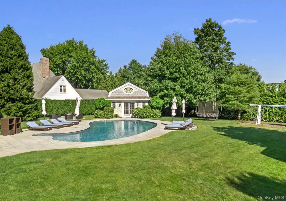 275 Main Street Westhampton Beach, NY 11978